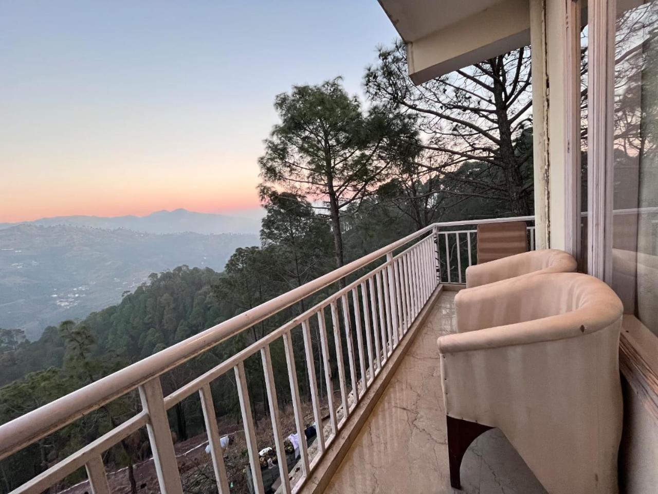 Hotel Tribe View - Away From City Hustle !! Top Rated & Most Awarded Property !! A Peaceful Stay Kasauli Ngoại thất bức ảnh