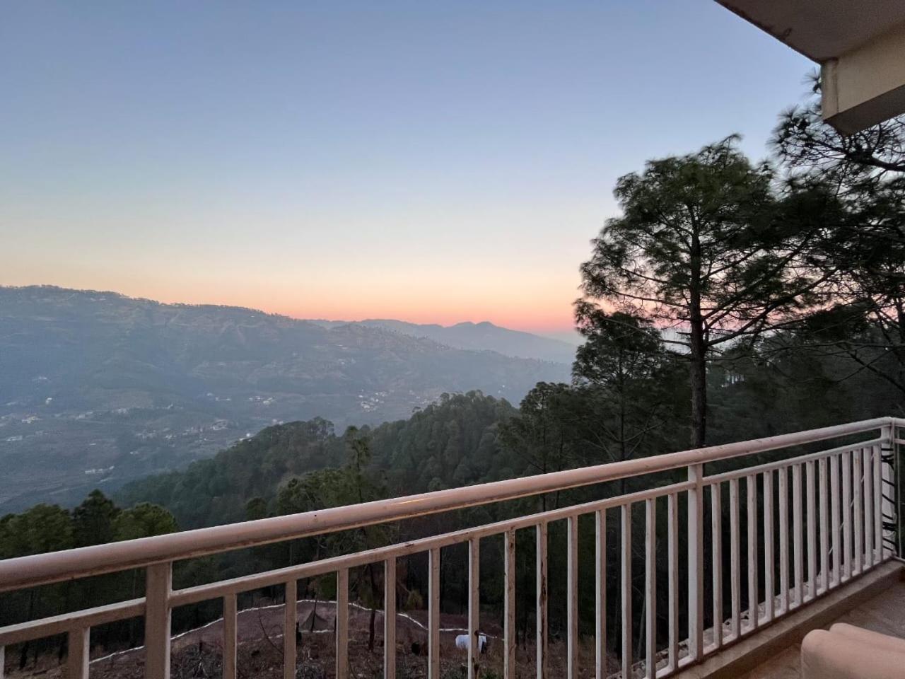 Hotel Tribe View - Away From City Hustle !! Top Rated & Most Awarded Property !! A Peaceful Stay Kasauli Ngoại thất bức ảnh